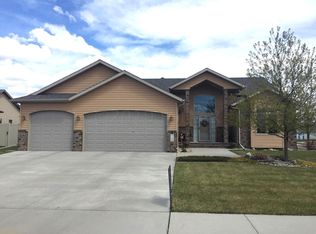 3786 Taylor St S, Fargo, ND 58104