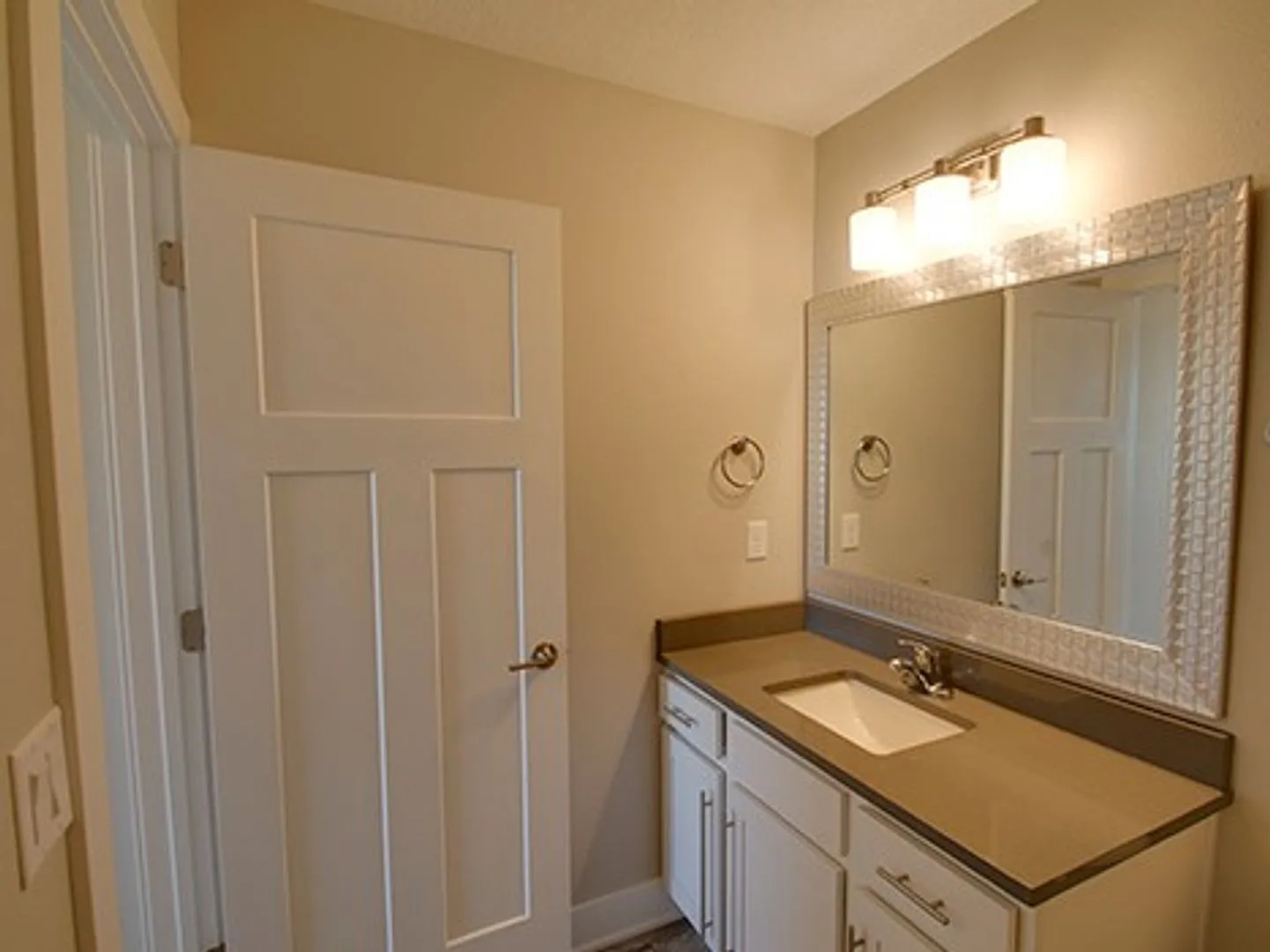 Boulder Pointe Townhomes — Photo 3