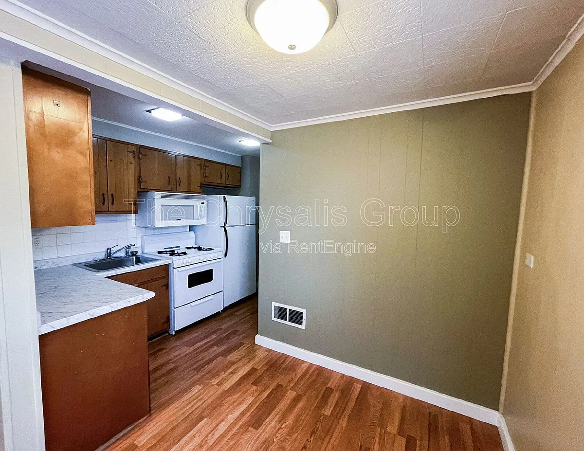 Building Photo - 1400 Kansas St #A