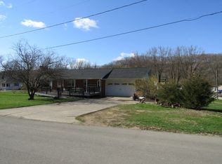 702 Miners Creek Rd, Guttenberg, IA 52052