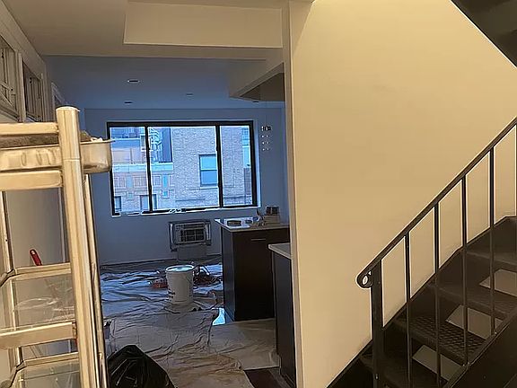 2nd image of 530 W 47th St Ph B