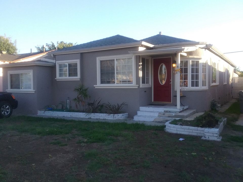 Front view of home