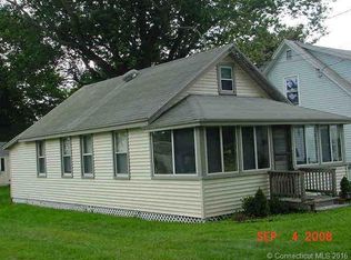 32 Hartford Ave, Old Saybrook, CT 06475