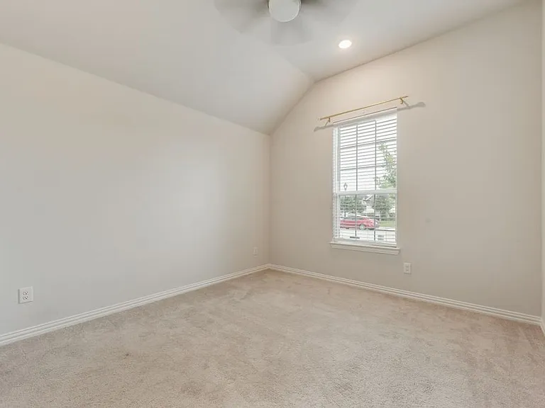 2819 Willow Ln — Photo 18