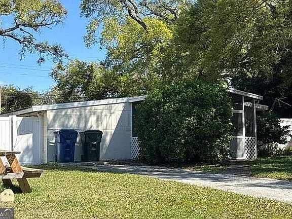 3rd image of 3033 Karen Ave