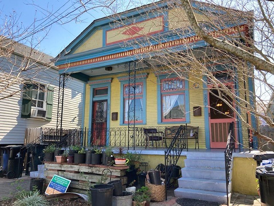 1st image of 304 S Clark St