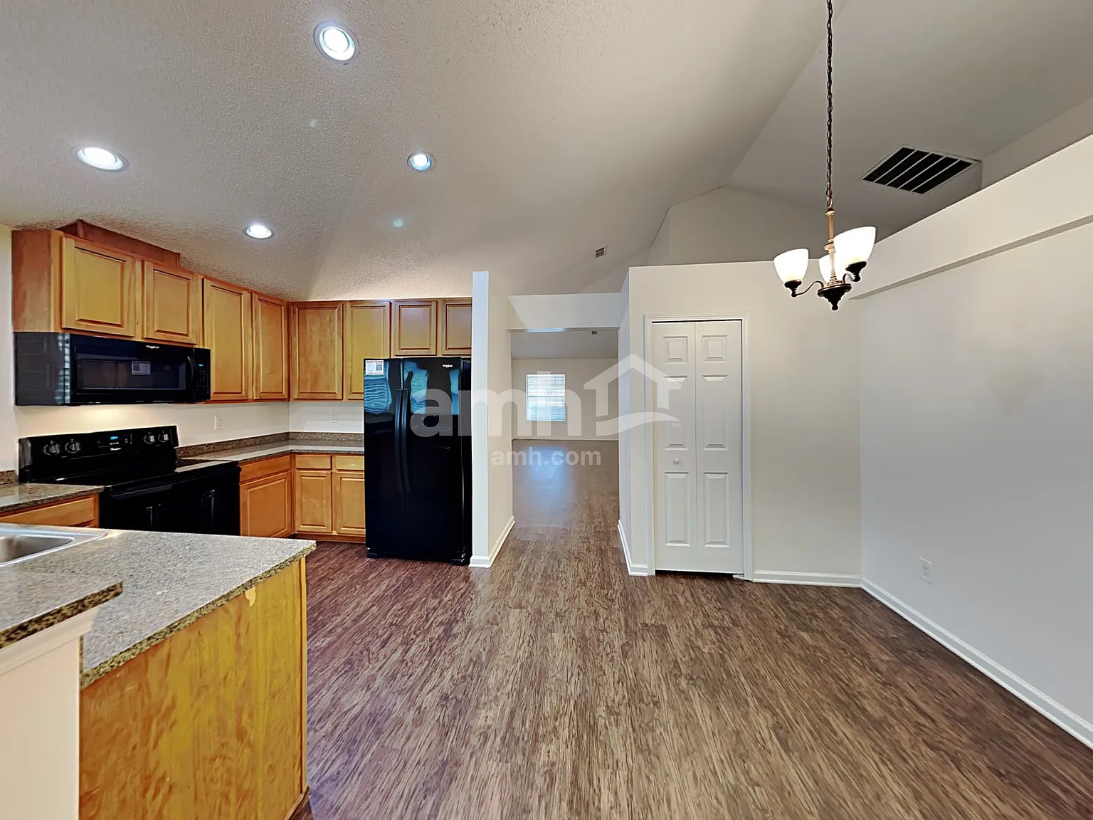 4 bed, 2.0 bath, 1673 sqft, $2,145 — Photo 4