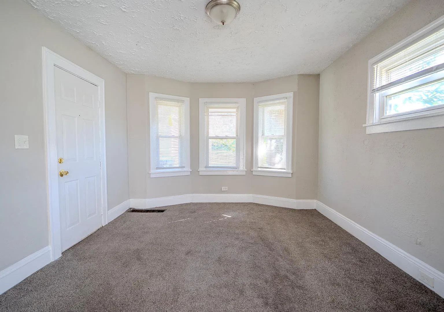 3604 E 117th St - 1 — Photo 2