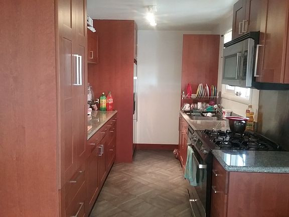 3rd image of 1352 Camellia Dr