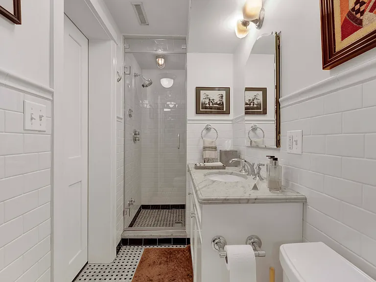 2109 N Clark St — Photo 38