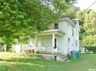 318 Veterans Dr, East Peoria, IL 61611