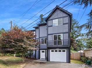 14011 Roosevelt Way N, Seattle, WA