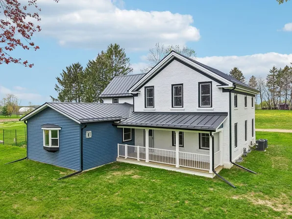 5833 Town Hall Dr, Sun Prairie, WI 53590