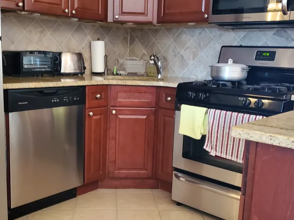 275 Webster Avenue image 8 of 20