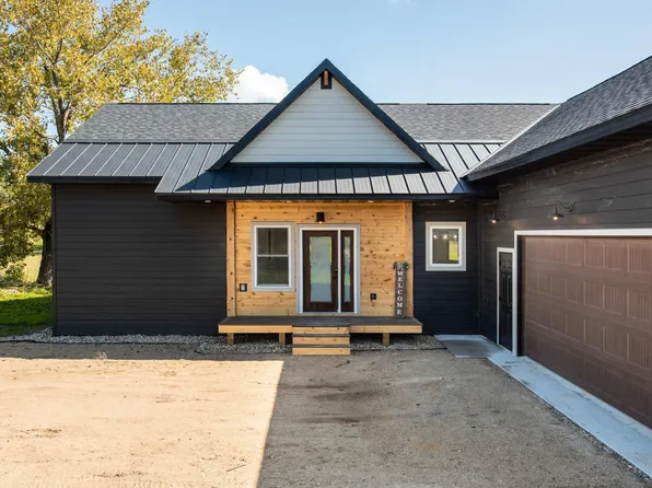 1001 Moore St, Starbuck, MN 56381