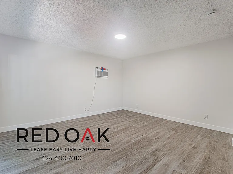 607 W 82nd St #101 — Photo 17