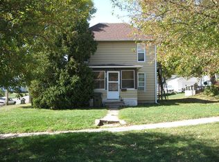 1221 Tremont St, Cedar Falls, IA 50613