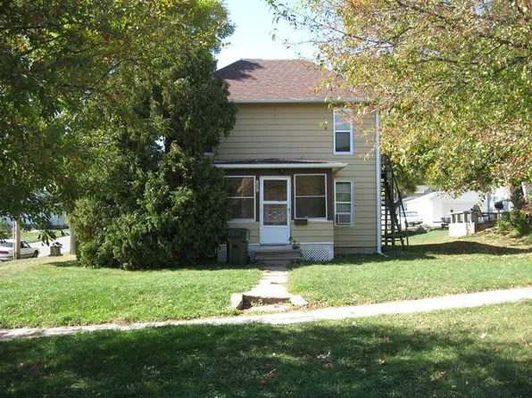 1221 Tremont St, Cedar Falls, IA 50613