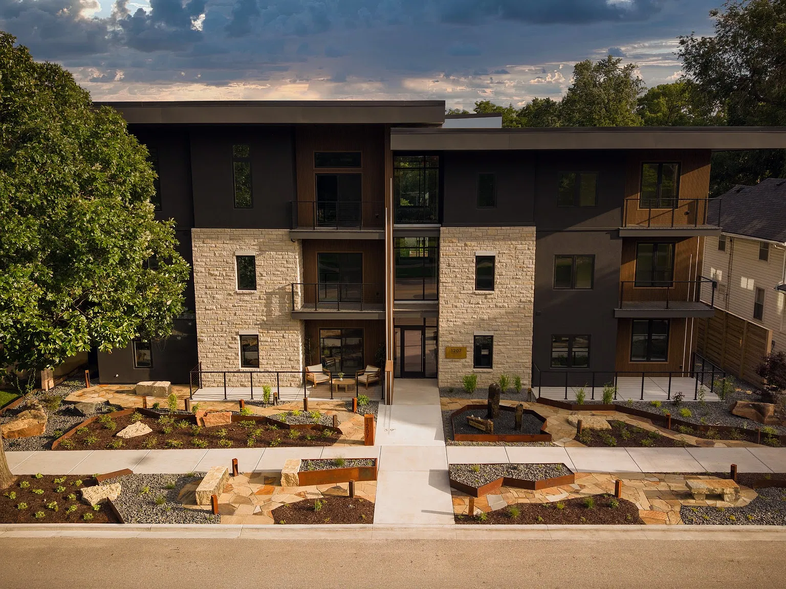 1 bed, 870 sqft, $1,800 — Photo 1