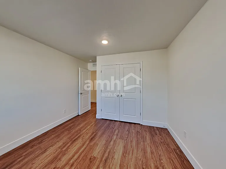 1029 N Barkvine Ave — Photo 14