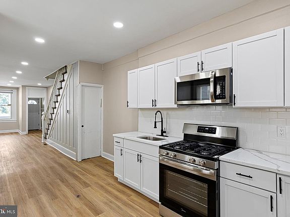4th image of 615 N Harrison St