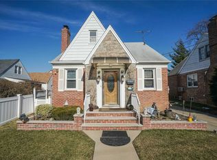 53 Gold St, Valley Stream, NY 11580