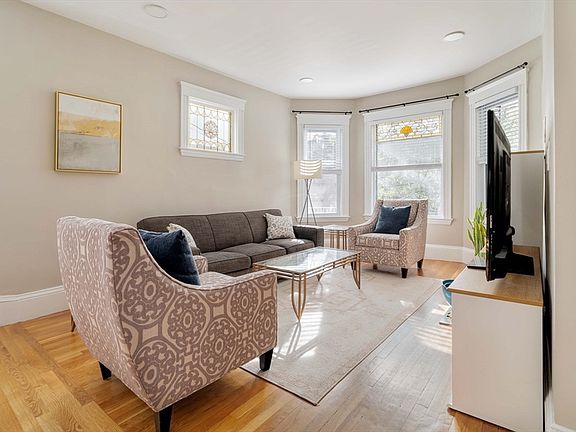 3rd image of 19 Crocker St