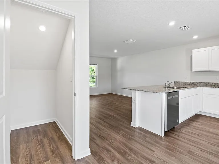 612 Linnet Ct — Photo 12