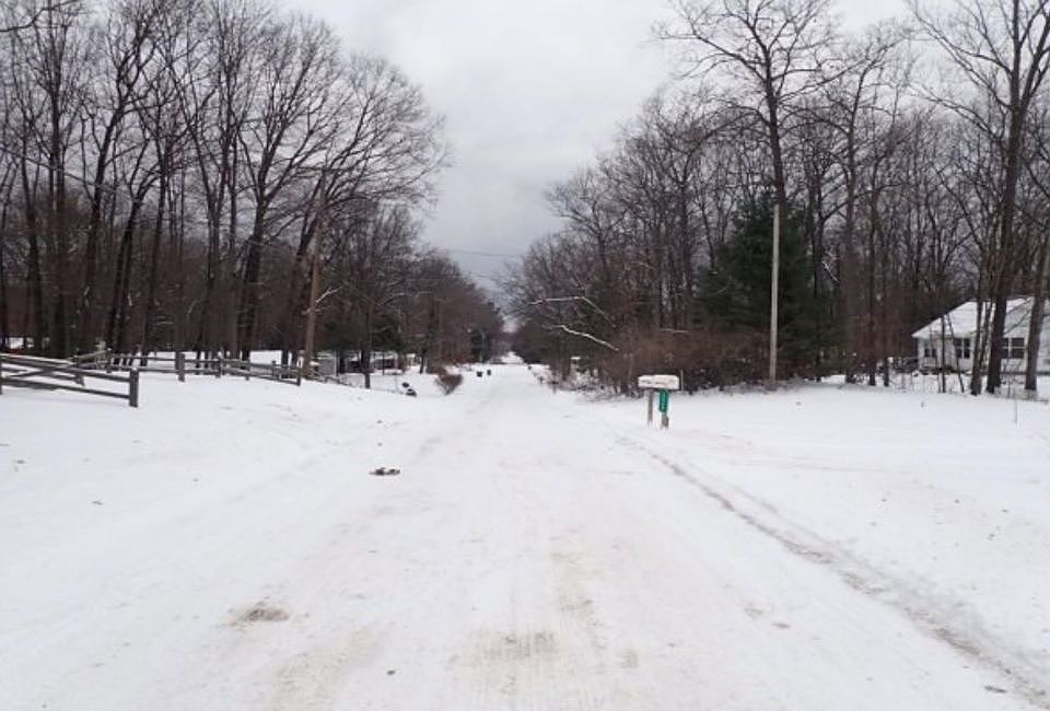 Exterior Neighborhood (street photo)