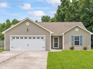 135 Chadwick Acres Rd, Sneads Ferry, NC 28460