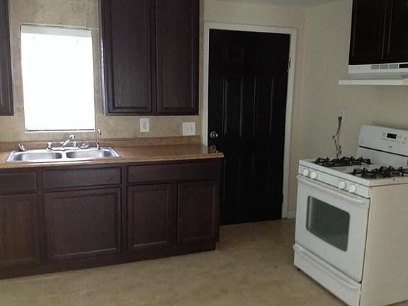 4th image of 824 Woodcrest Dr