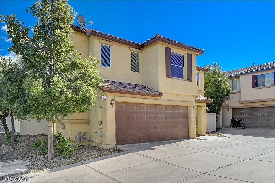 4 bed, 2.5 bath, 1957 sqft, $2,150 — Photo 3