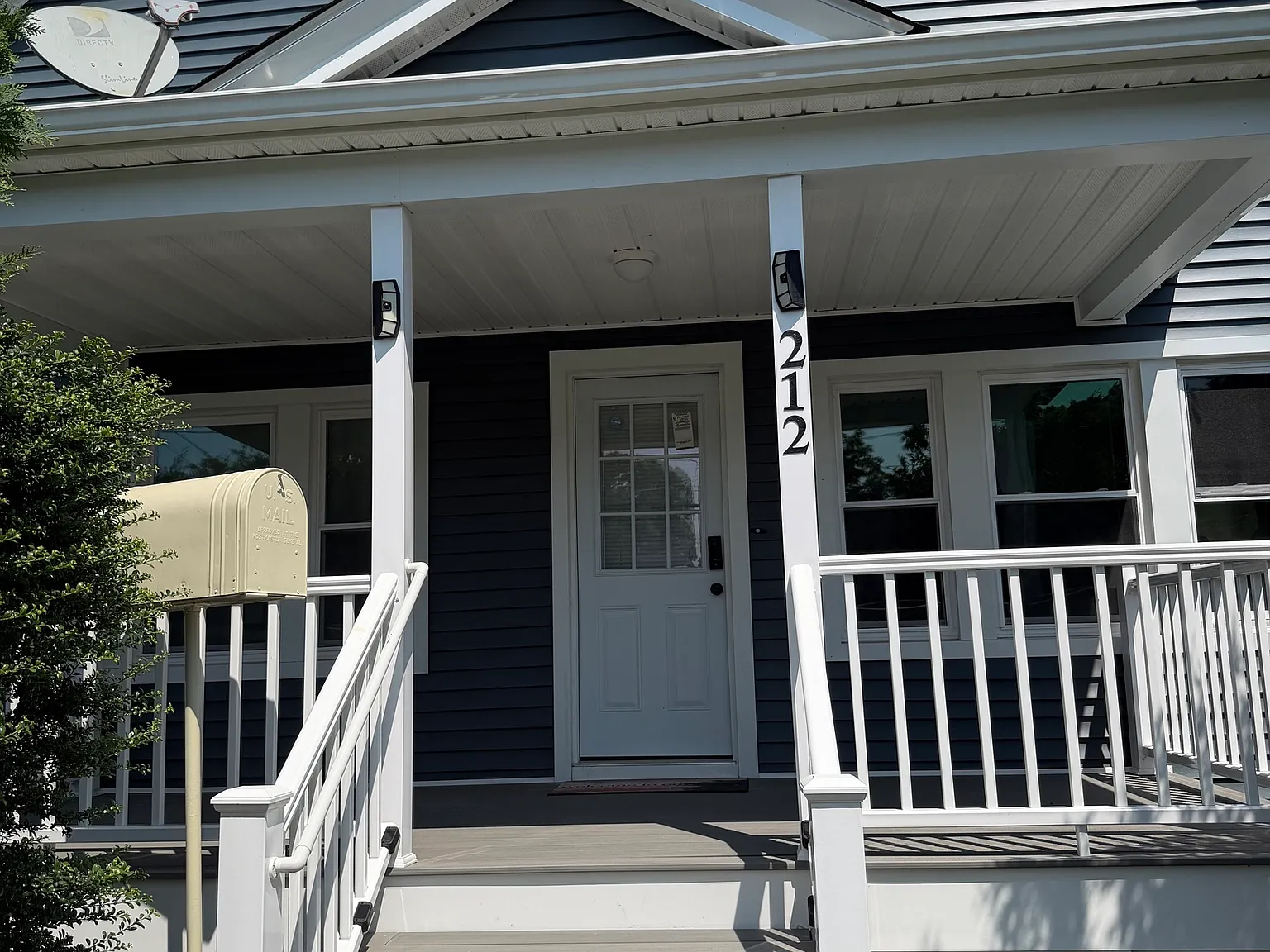 3 bed, 2.0 bath, 1019 sqft, $3,200 — Photo 1