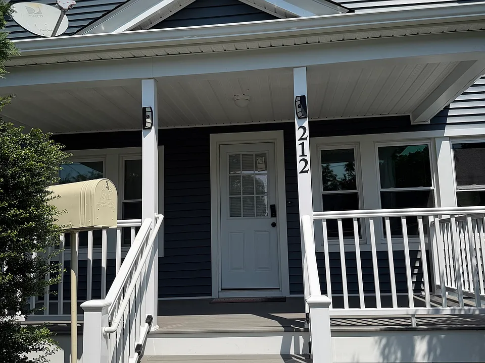 212 Maple Hill Ave
