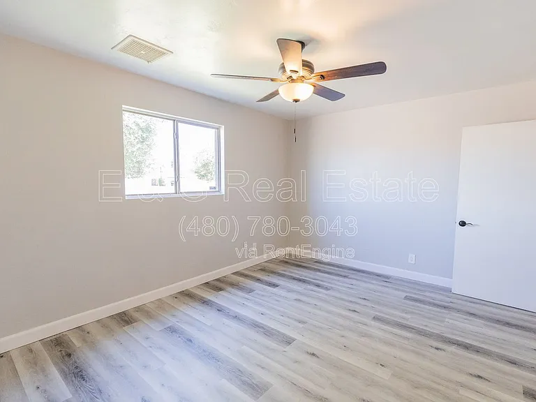 1305 W Laird St — Photo 20