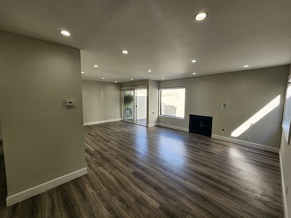4th image of 10508 Sunland Blvd Unit 3