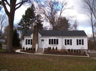 840 Valley Rd, Gillette, NJ 07933