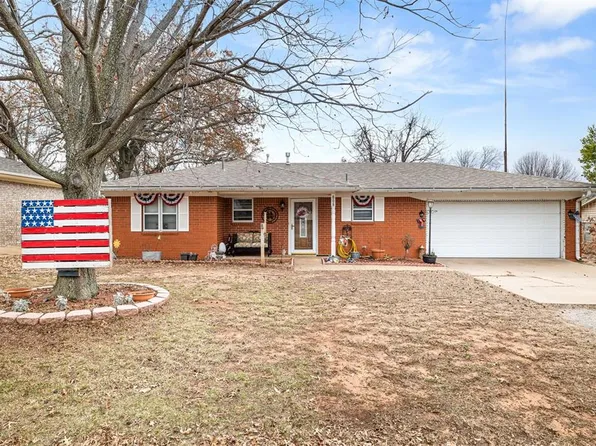 808 W Osage St, Marlow, OK 73055