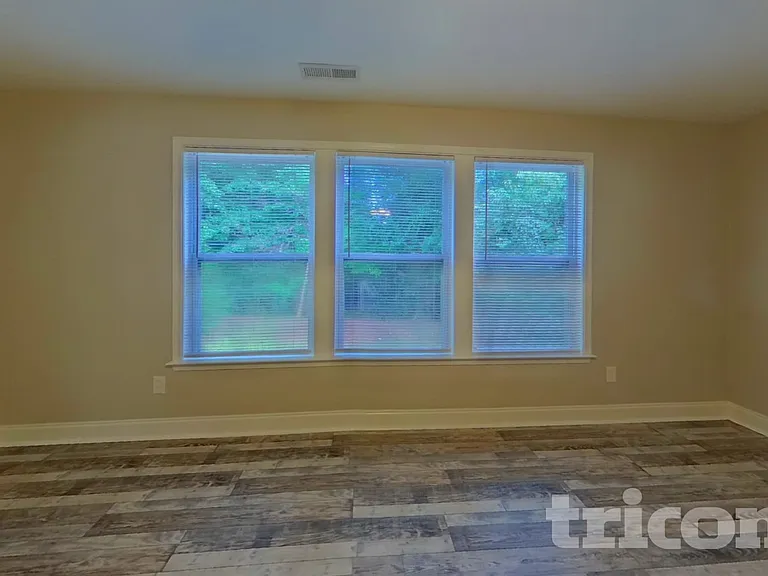 451 Presidents Ct — Photo 8