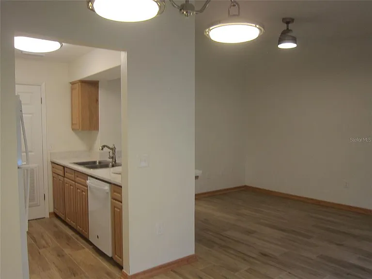 7023 SW 21st Ln — Photo 3