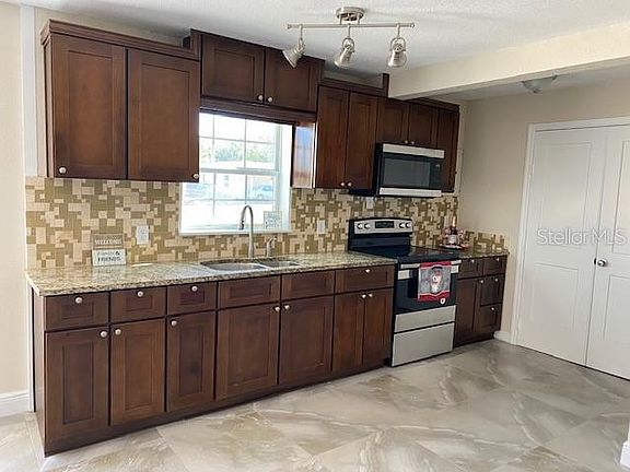 3rd image of 345 Elm Dr
