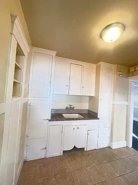 Building Photo - 1065 E Ocean Blvd #5