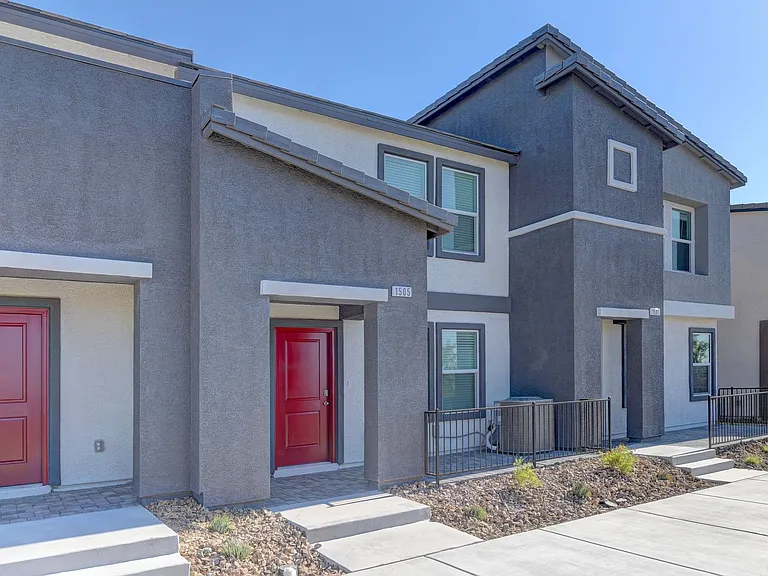 1505 Pamela Springs Ln — Photo 1