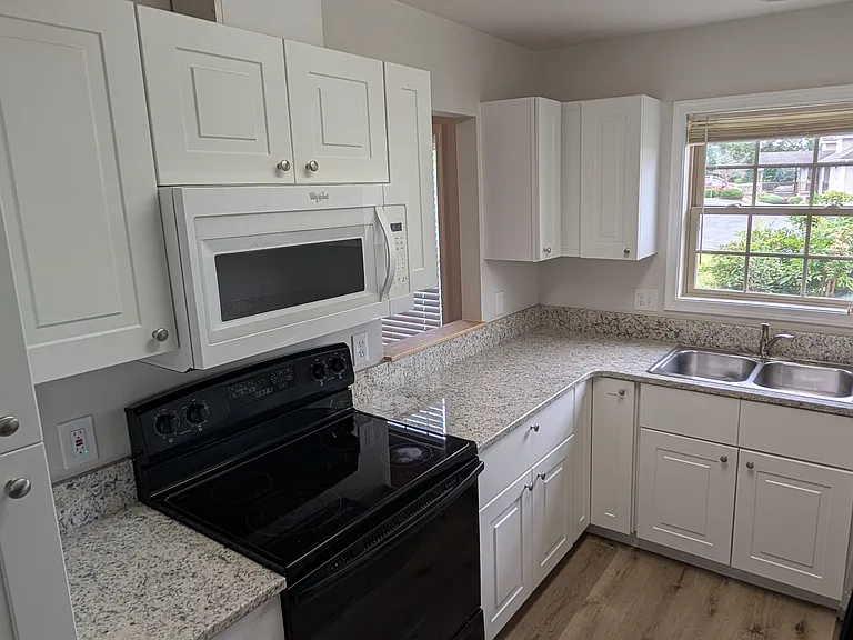 New countertops/cabinets in kitchen