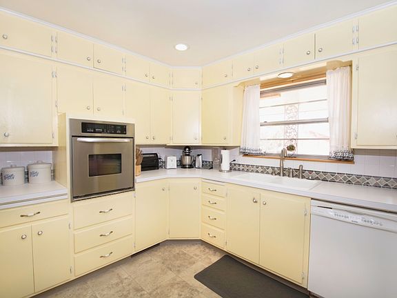 2nd image of 2520 Gidding St