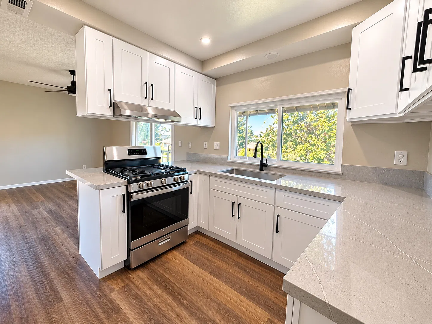 2 bed, 1100 sqft, $2,795 — Photo 3