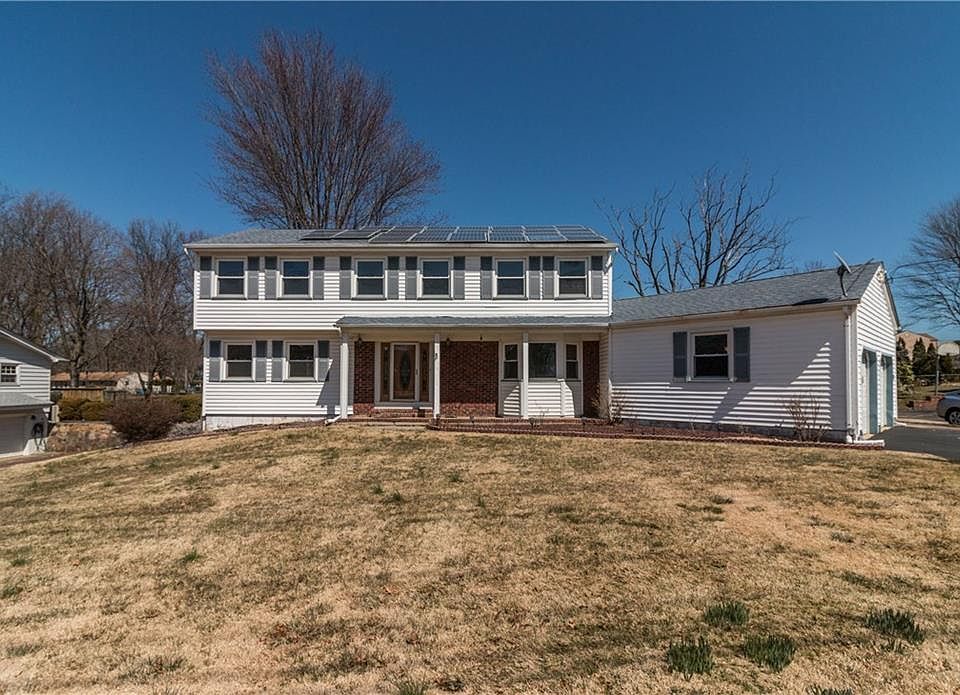 1st image of 8 Hardenburg Ln