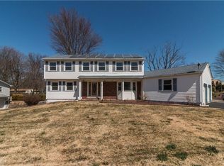 8 Hardenburg Ln, East Brunswick, NJ 08816