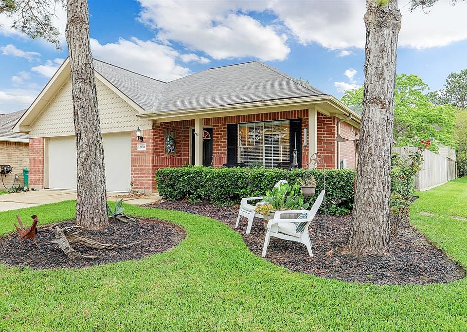 Pristine 3 bedroom, 2 bathroom home on a corner lot in Fairfield with updates galore!