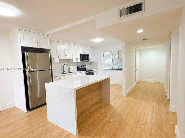 440 Lakeview Dr APT 102, Weston, FL 33326